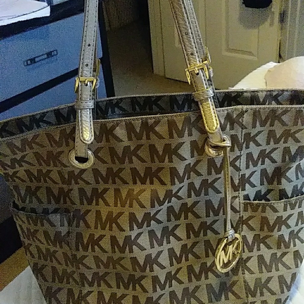Michael kors purse